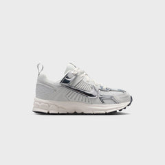 Nike PS Vomero 5 - Photon Dust / Chrome / Gridiron / Sail