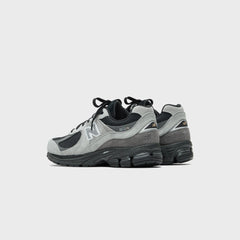 New Balance 2002R - Black / Silver Metallic
