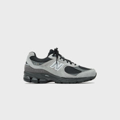 New Balance 2002R - Black / Silver Metallic