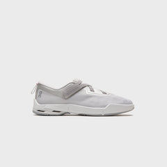 On Running WMNS Cloudnova Moon - Wolf / Alloy